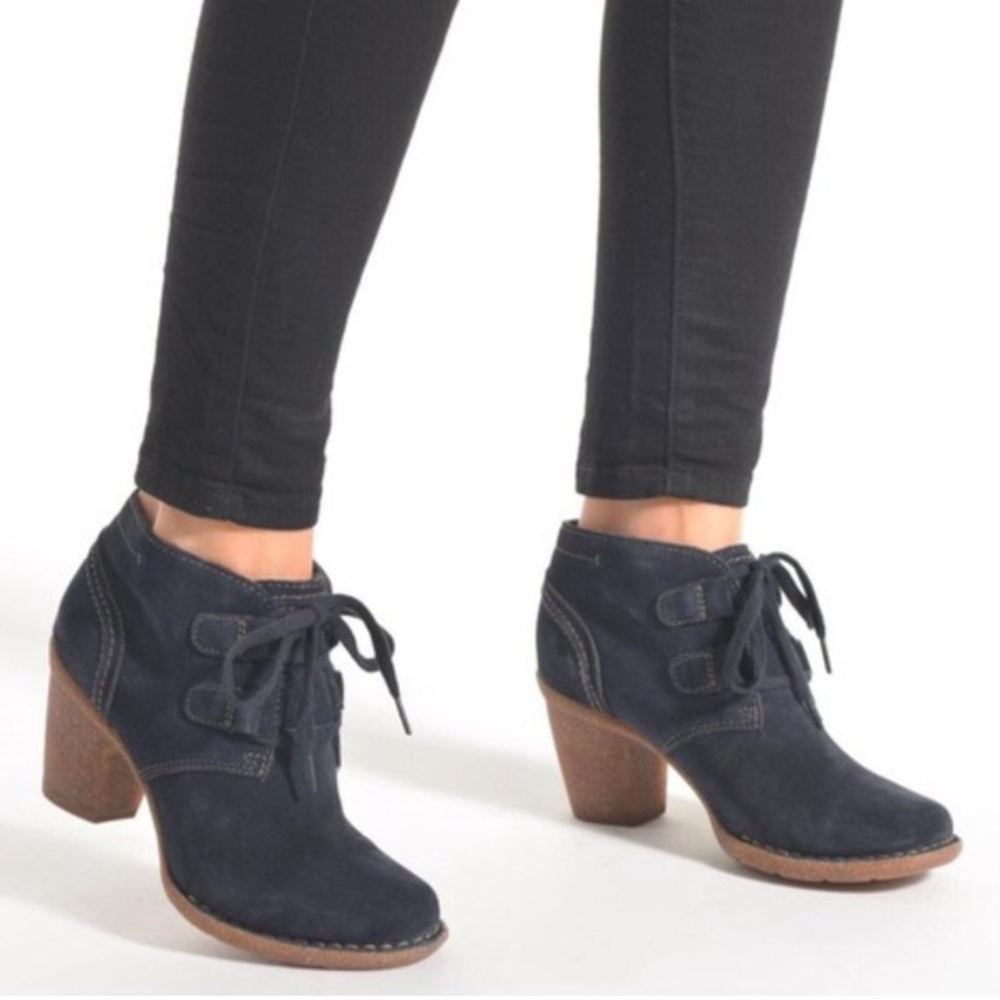 Clarks Carleta Lyon Ankle Bootie Wallabee Heel Boots